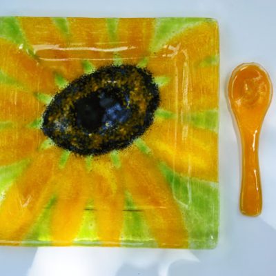 9x9 Glass Sunflower Dish with Servers
